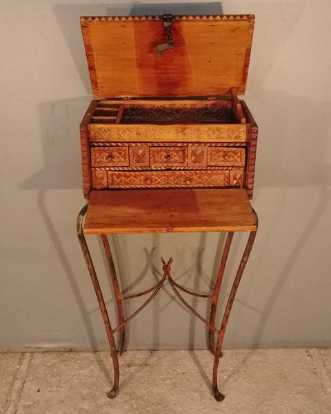 Bagueno. Traveling Desk from Peru