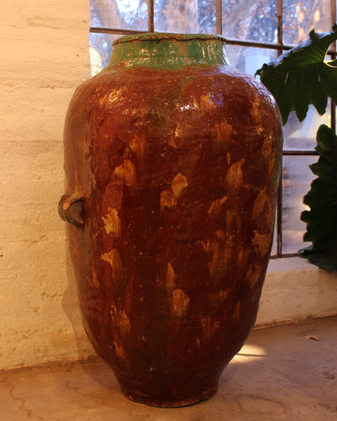 Peruvian Chomba jar from the Andean region.